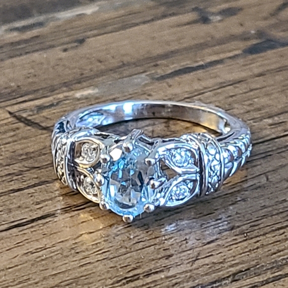 Sterling and blue topaz ring - Picture 3 of 4